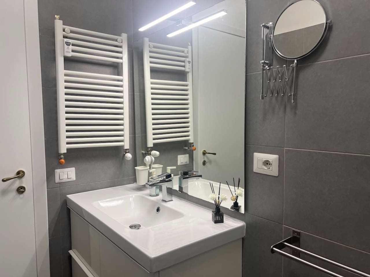 Modern Apartment In Monteverde Rome Bagian luar foto